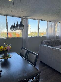 3700 Kaneff Cres Unit 808, Mississauga ON L5A4B8