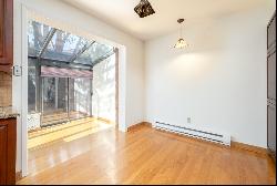 1586 Rue Victor-Hugo, Montréal (Ville-Marie) QC H3C4P1