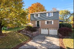 114 Woodridge Dr, Cranberry Twp PA 16066