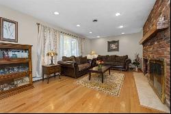 6 Clover Cir, Reading MA 01867