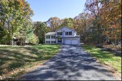 111 St Moritz Drive, Tafton PA 18464