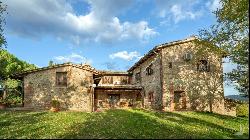 Casale with vineyard and olive grove, Siena - Tuscany