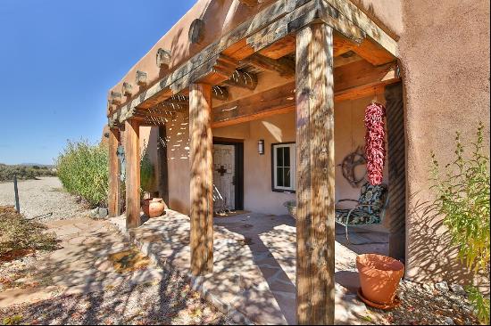 43 Vista Linda Rd, Ranchos De Taos NM 87557