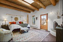 43 Vista Linda Rd, Ranchos De Taos NM 87557