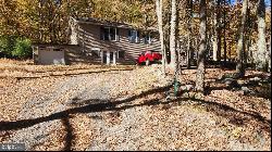 1093 Maple Lake Drive, Bushkill PA 18324