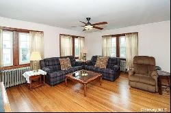 40 Smith Street, Glen Cove NY 11542