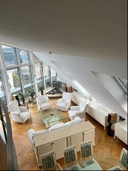 Exclusive penthouse with stunning city views in a prime location - 232m² living