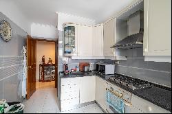 Flat, 3 bedrooms, for Sale