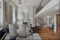 Luxurious Duplex Overlooking Hyde Park with Exceptional Amenities