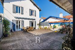 BIARRITZ, TOWNHOUSE WITH TERRACE AND ANNEX