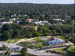 House for renovation near Praia do Pego