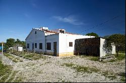 House for renovation near Praia do Pego