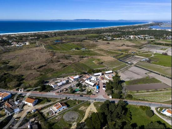 House for renovation near Praia do Pego