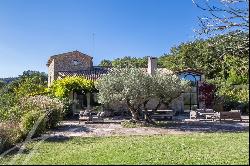 For sale Exclusively between Lourmarin and Bonnieux Rare stone property of 33 hectares