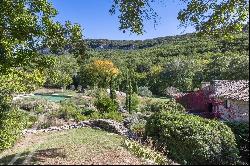 For sale Exclusively between Lourmarin and Bonnieux Rare stone property of 33 hectares