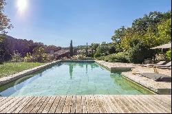 For sale Exclusively between Lourmarin and Bonnieux Rare stone property of 33 hectares