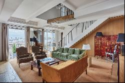 Paris 8th District - A top-floor apartment commanding a spectacular view