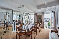 Paris 8th District - A top-floor apartment commanding a spectacular view