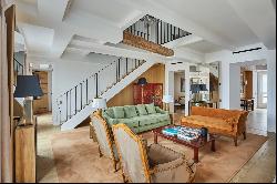 Paris 8th District - A top-floor apartment commanding a spectacular view