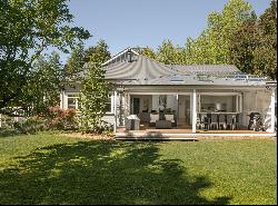 THE ESSENCE OF LEURA VILLAGE LIVING ON PRIVATE ESTABLISHED GARDENS