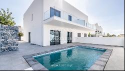 Modern 3-bedroom villa with pool, for sale in Olhão, Algarve, Portugal