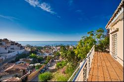 Andalusian-style villa with sea views and guest house in Rincon de la Victoria