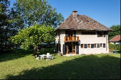 Menthon-Saint-Bernard, beautiful family architect-designed property, facing the lake