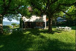 Menthon-Saint-Bernard, beautiful family architect-designed property, facing the lake