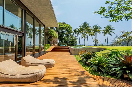 Sophisticated residence with Burle Marx landscaping and spectacular views in Joa