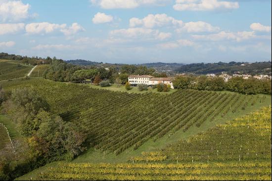 Traditional farmhouse with estate among the Prosecco hills