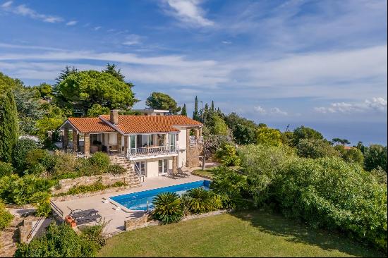 Modern villa with pool and stunning sea view