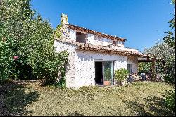 Opportunity to seize: Provencal house to renovate in a quiet area