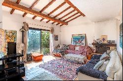 Opportunity to seize: Provencal house to renovate in a quiet area