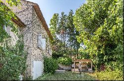 Opportunity to seize: Provencal house to renovate in a quiet area