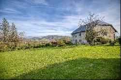 Superb, charming house with large plot 40 minutes from Geneva