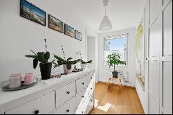 Renovated end-unit villa with large garden