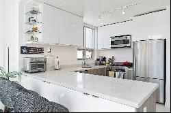 Stunning Modern Condo with Bay Views in Prime Nob Hill Location