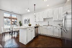 Light and bright Condo in Wicker Park