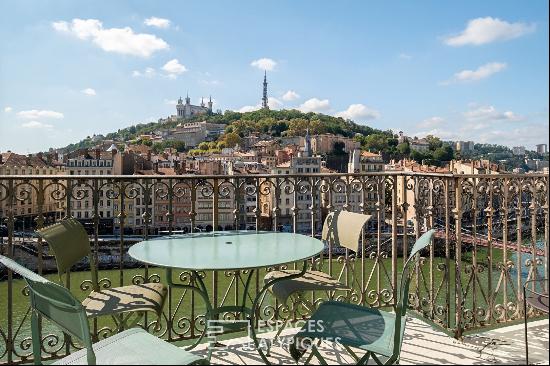 exceptional top floor apartment on the Quai Saint-Vincent