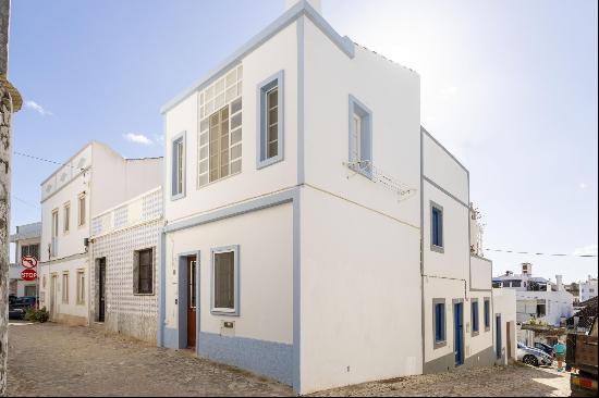 Tavira, 1 bedroom townhouse in the heart of the historic centre