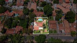 Residence with an Unmatched Lot in the Mariscal Estigarribia Neighborhood