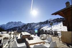 Restaurant with ski-in/out guest rooms in Les Crosets