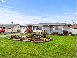 1474 Country Club Cir, Woodburn OR 97071