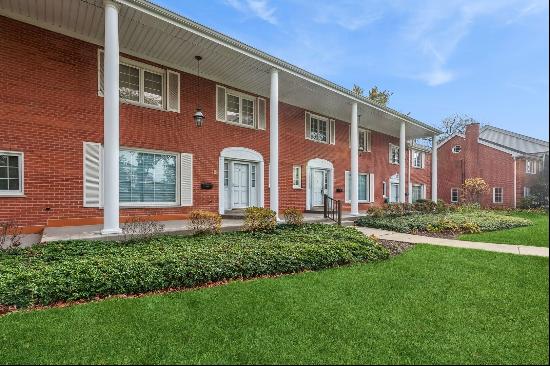 27 N Tower Road #27, Oak Brook IL 60523