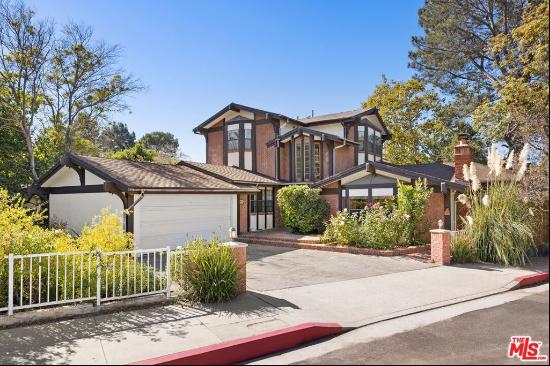 817 Radcliffe Avenue, Pacific Palisades CA 90272