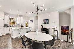 Stunning Like-New Brick Townhome In Mableton