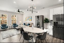 Stunning Like-New Brick Townhome In Mableton