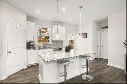 Stunning Like-New Brick Townhome In Mableton