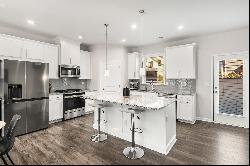 Stunning Like-New Brick Townhome In Mableton