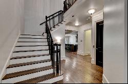 Exquisite Townhome In Alpharetta